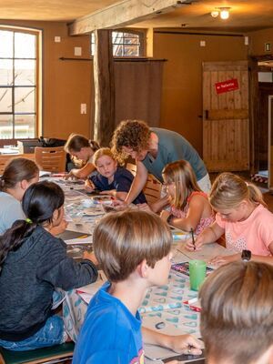 Kreative Sommerwerkstatt auf dem Bauernhof