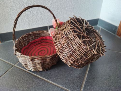 Inklusionsangebot: Voneinander lernen – ein Angebot für blinde Menschen, Menschen mit und ohne Sehbehinderungen 
Weidenkorbflechten