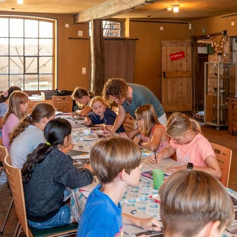 Kreative Sommerwerkstatt auf dem Bauernhof